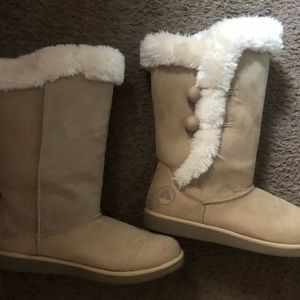 Size 8 fur boots like new